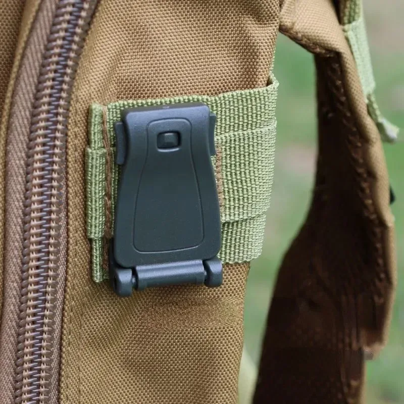 Klips z zapięciem do plecaka,  – Outdoor Adventure Backpack recenzja i cena