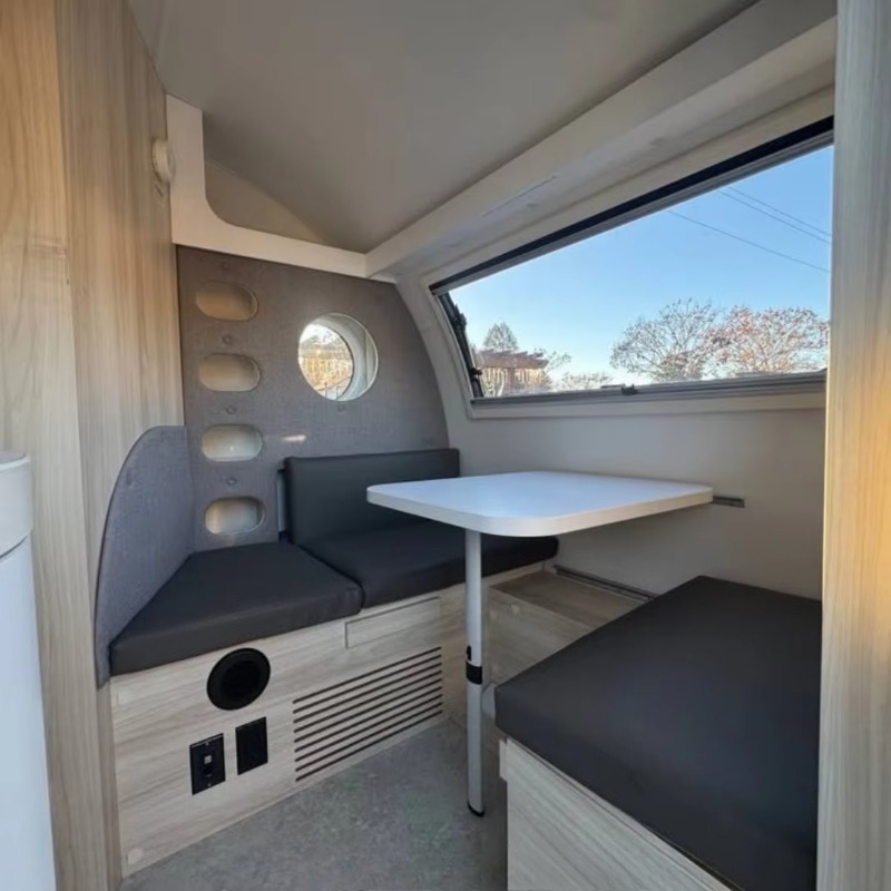 Niestandardowy kamper, przycze – Outdoor Adventure Vehicles recenzja i cena